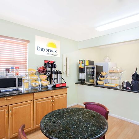 Days Inn By Wyndham Kerrville Bagian luar foto