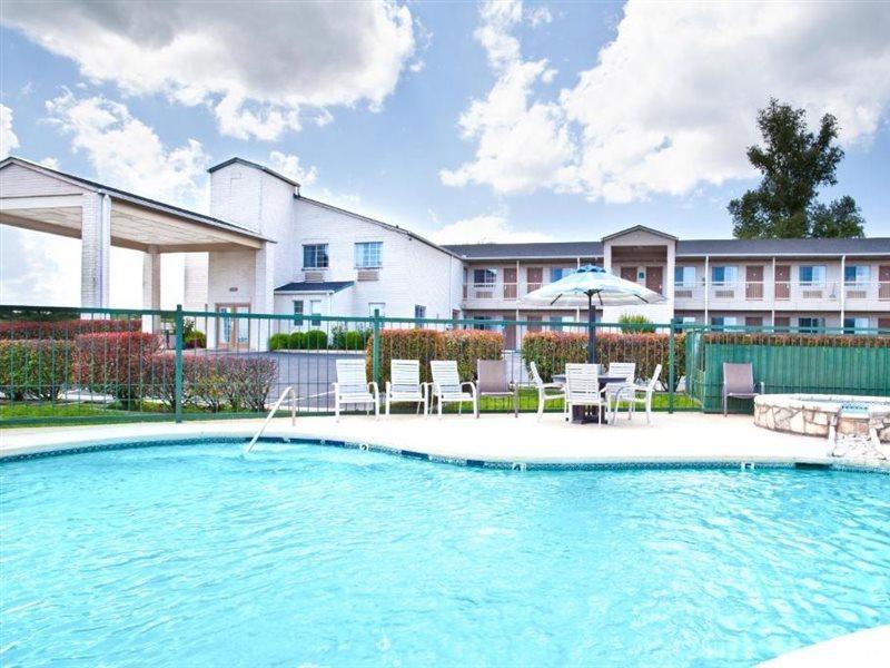 Days Inn By Wyndham Kerrville Bagian luar foto