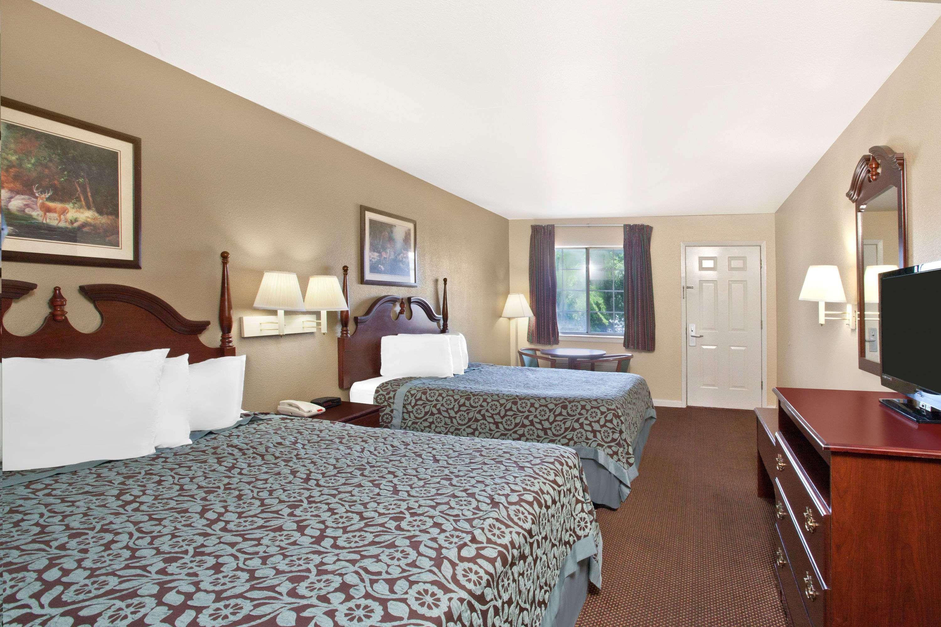 Days Inn By Wyndham Kerrville Bagian luar foto