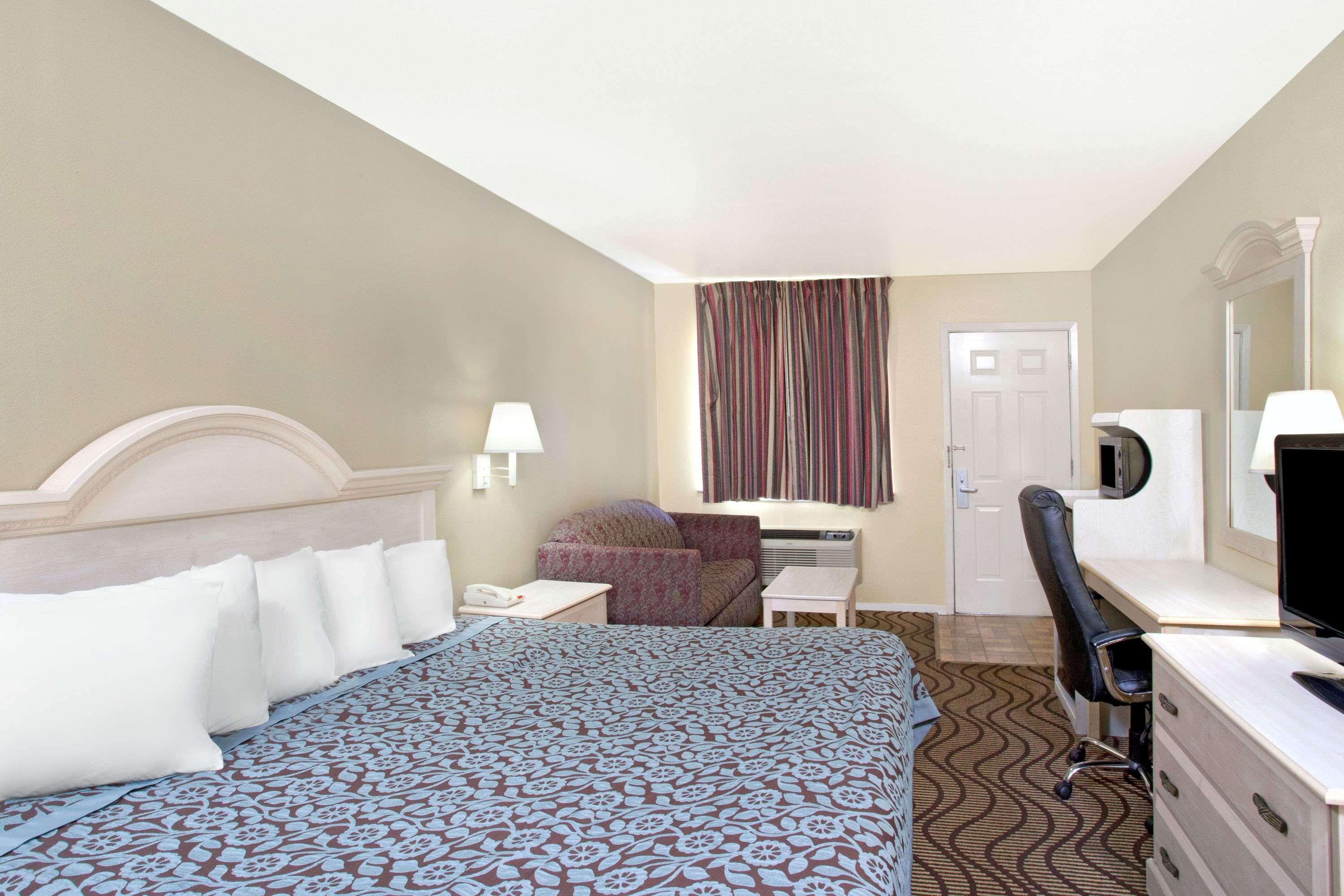 Days Inn By Wyndham Kerrville Bagian luar foto