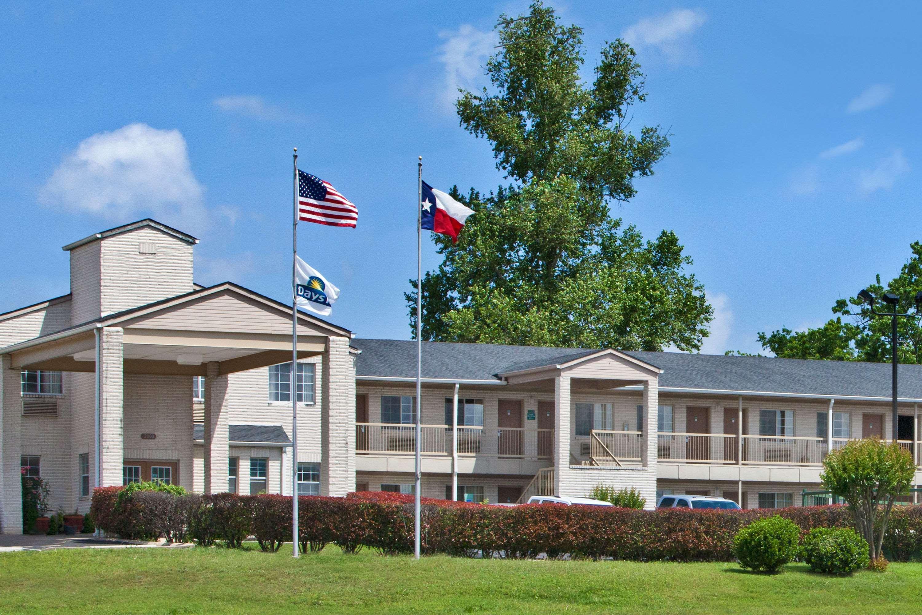 Days Inn By Wyndham Kerrville Bagian luar foto