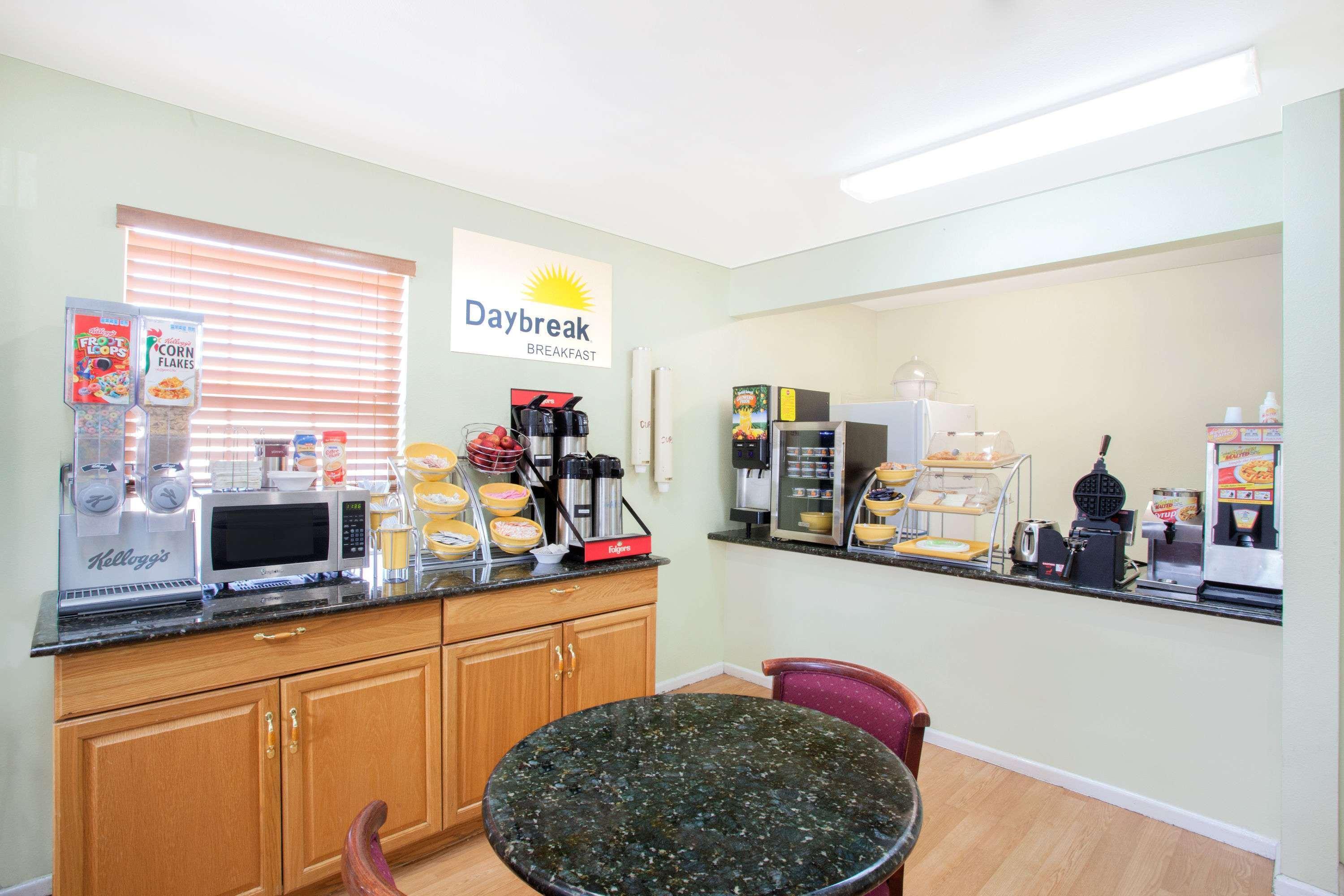 Days Inn By Wyndham Kerrville Bagian luar foto
