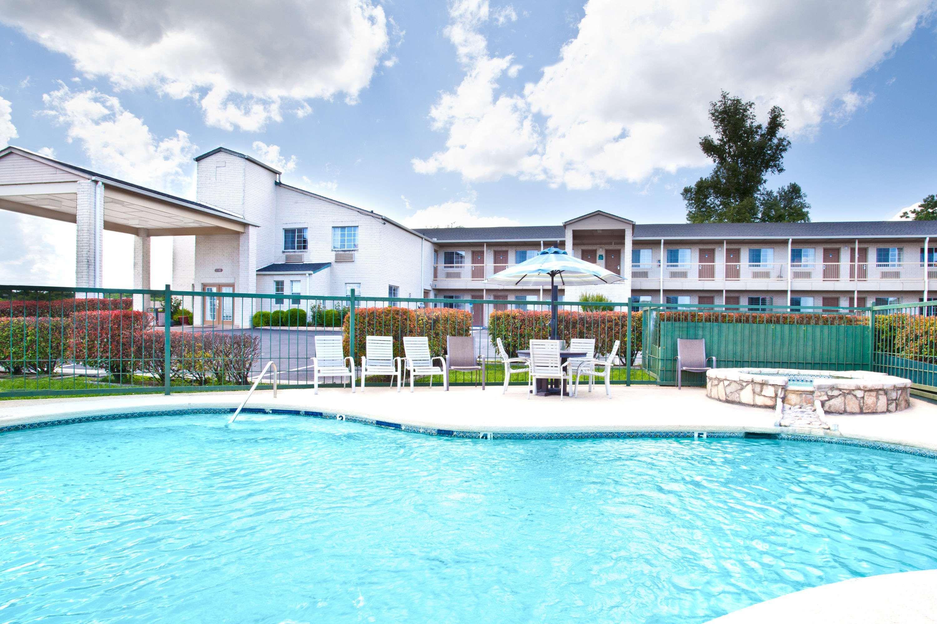 Days Inn By Wyndham Kerrville Bagian luar foto